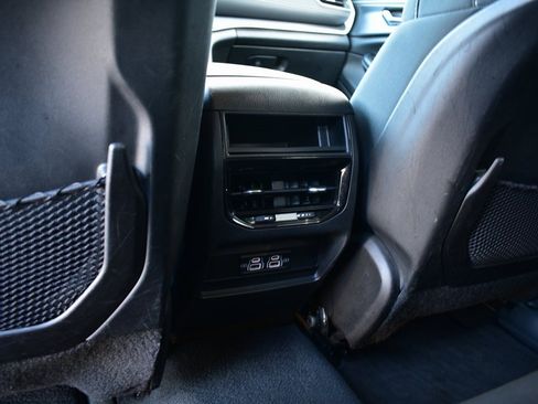 Used 2023 Jeep Grand Cherokee Laredo image 23