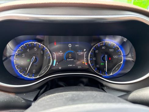 Used 2019 Chrysler Pacifica Limited w/ Advanced Safetytec Group FWD image 28