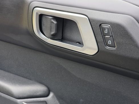 Used 2025 Ford Bronco Badlands image 14