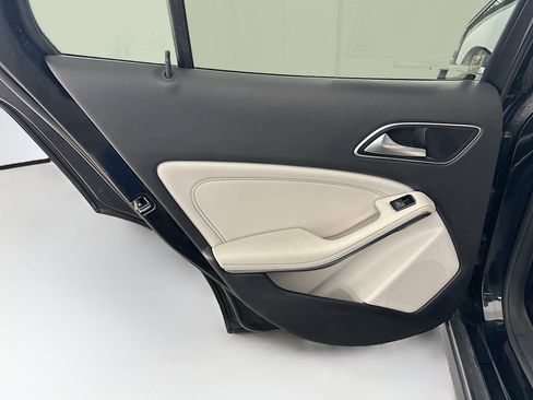 Used 2019 Mercedes-Benz GLA 250 4MATIC image 27
