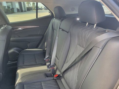 Used 2023 Buick Envision Avenir image 29