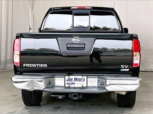 Used 2017 Nissan Frontier SV image 4