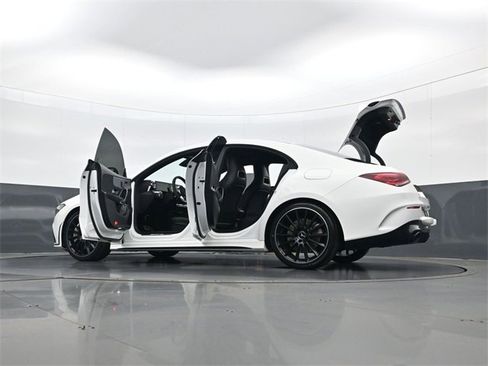 Used 2021 Mercedes-Benz CLA 35 AMG 4MATIC image 35