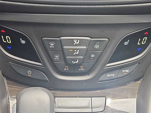Used 2019 Buick Envision Essence FWD image 16
