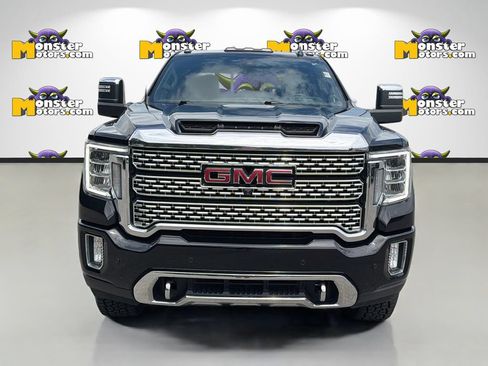 Used 2022 GMC Sierra 2500 Denali w/ Denali Black Diamond Edition AWD/4WD image 2