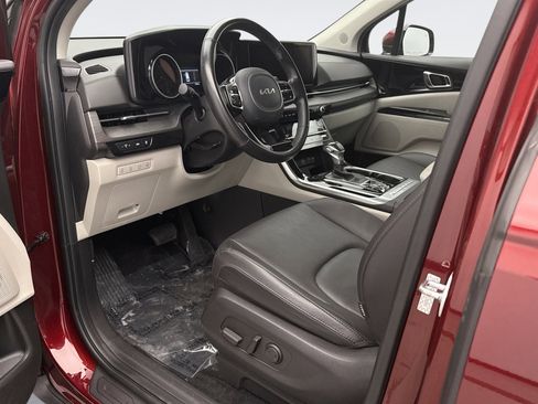 Used 2024 Kia Carnival EX image 10