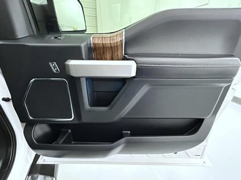 Used 2020 Ford F150 Lariat w/ Equipment Group 502A Luxury AWD/4WD image 16