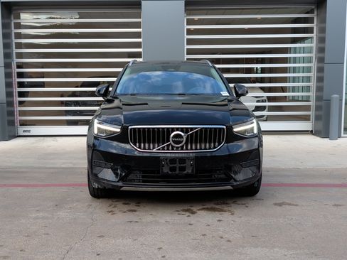 Used 2025 Volvo XC40 B5 Core image 3