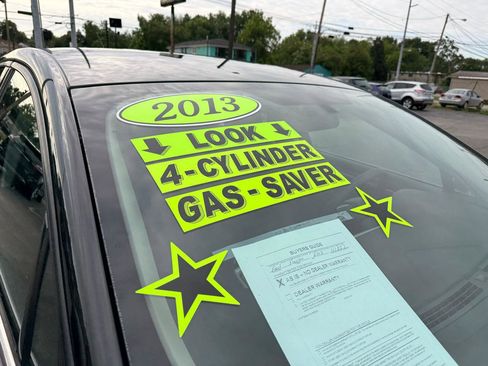 Used 2013 Ford Fusion SE FWD image 2