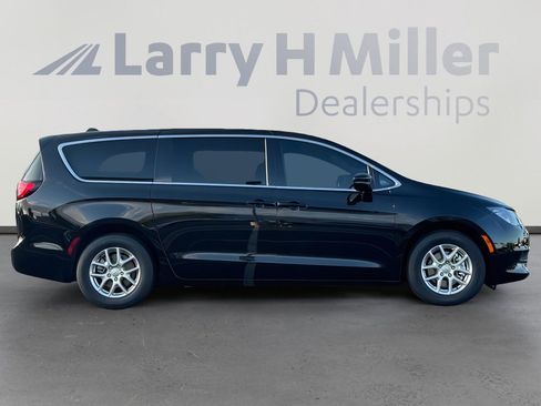 New 2026 Chrysler Voyager LX image 7