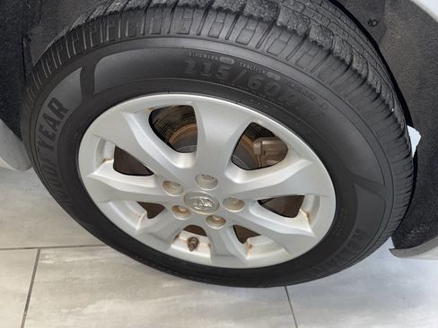 Used 2011 Toyota Camry LE w/ LE Extra-Value Pkg image 14