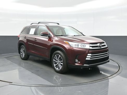 Used 2019 Toyota Highlander XLE AWD/4WD image 1