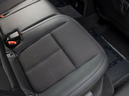 Certified 2025 Porsche Macan image 43