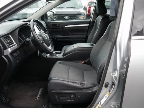 Used 2018 Toyota Highlander Plus image 2