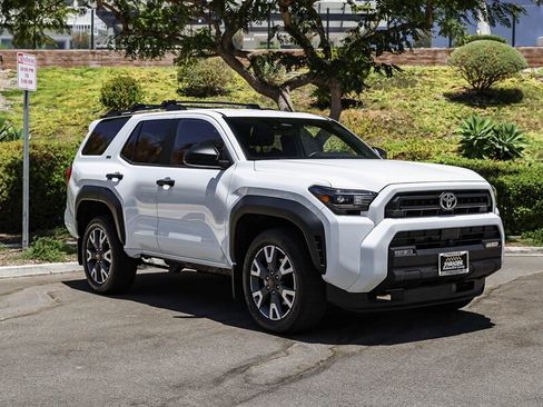 Used 2025 Toyota 4Runner SR5 AWD/4WD image 7