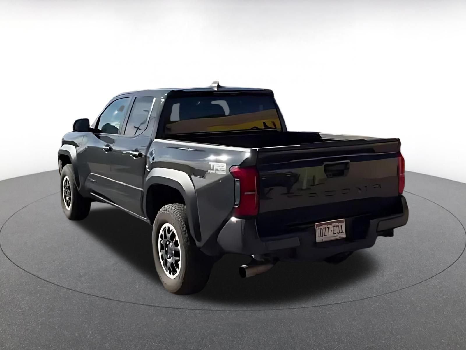 Used 2025 Toyota Tacoma TRD Off-Road AWD/4WD image 9