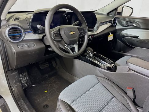 New 2026 Chevrolet Trax LT w/ Driver Confidence Package image 5