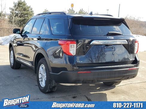Used 2022 Ford Explorer XLT image 3