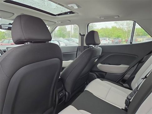 New 2025 Hyundai Venue SEL image 28