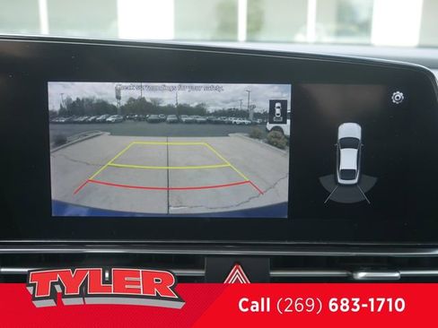 Used 2022 Hyundai Elantra Limited FWD image 46
