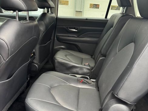 Used 2024 Toyota Grand Highlander AWD image 15