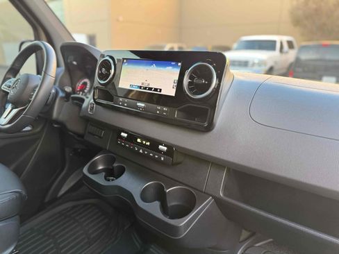 Used 2024 Mercedes-Benz Sprinter 2500 image 7