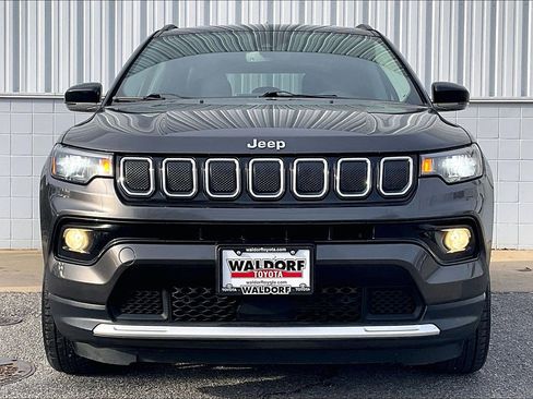 Used 2022 Jeep Compass Limited image 3
