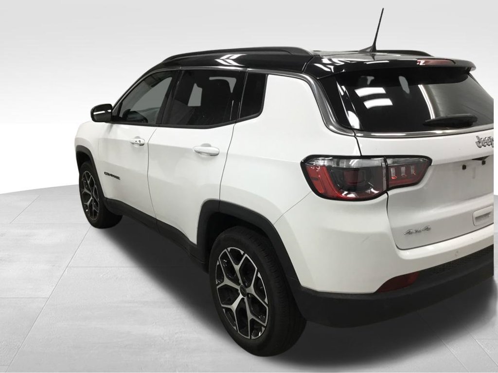 Used 2025 Jeep Compass Limited AWD/4WD image 32