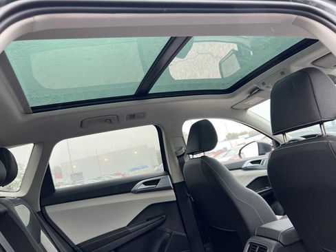 New 2025 Volkswagen Taos SEL image 14