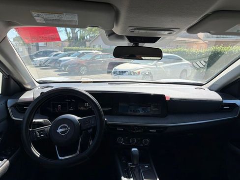 Used 2025 Nissan Kicks SV FWD image 4
