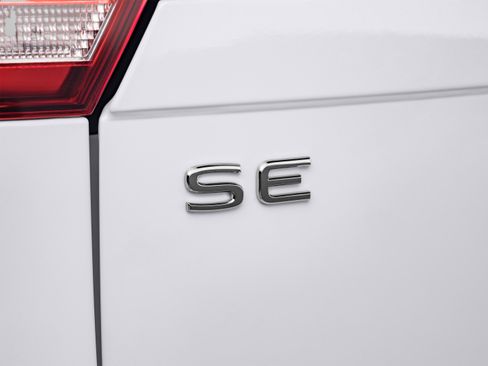 Certified 2024 Volkswagen Tiguan SE w/ Panoramic Sunroof Package FWD image 55