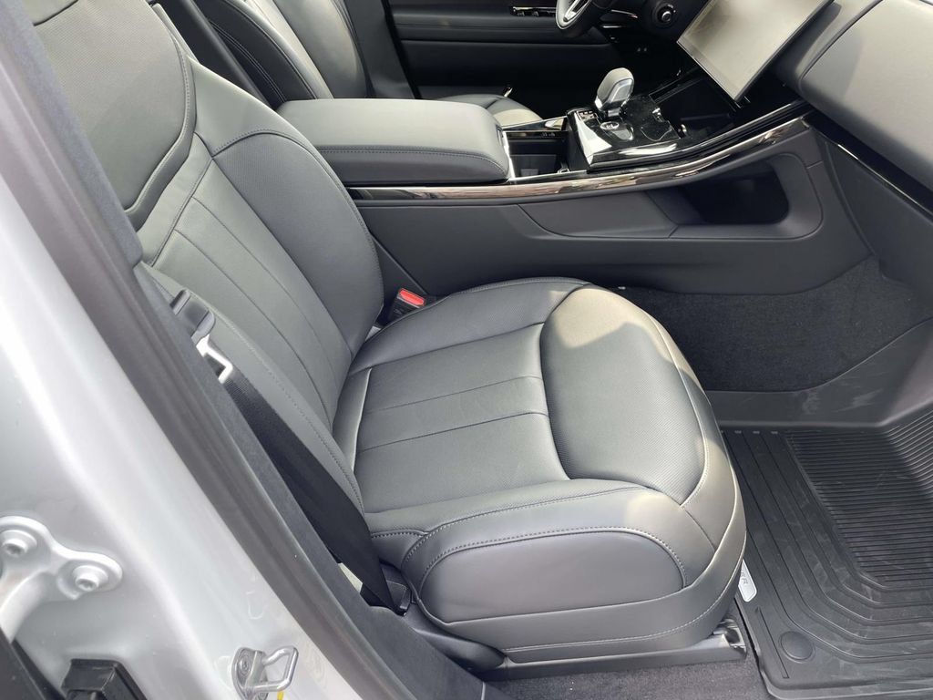 New 2026 Land Rover Range Rover Sport Dynamic SE AWD/4WD image 19