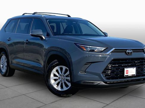 Used 2024 Toyota Grand Highlander AWD image 3