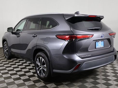 Used 2022 Toyota Highlander XLE image 10
