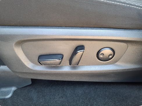 Used 2025 Nissan Pathfinder SV AWD/4WD image 23