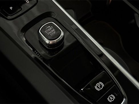 Used 2025 Volvo XC60 B5 Plus image 26