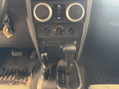 Used 2010 Jeep Wrangler Unlimited Sahara w/ Mopar Chrome Edition Group AWD/4WD image 22