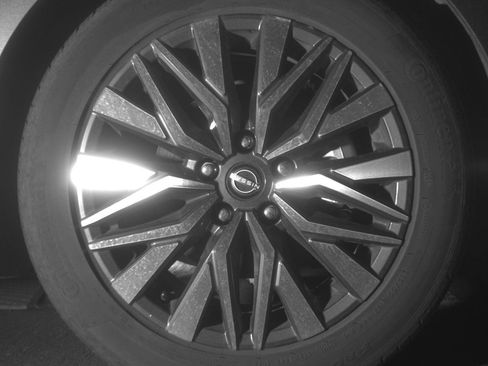 Used 2025 Nissan Altima 2.5 SV FWD image 13