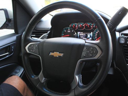 Used 2017 Chevrolet Suburban LT image 24