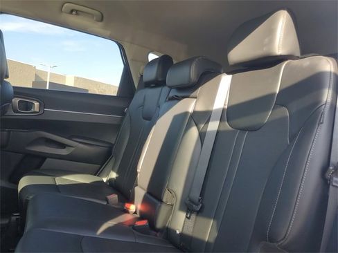 Used 2025 Kia Sorento S image 9