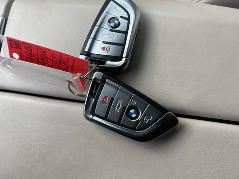 Used 2020 BMW X7 M50i image 38