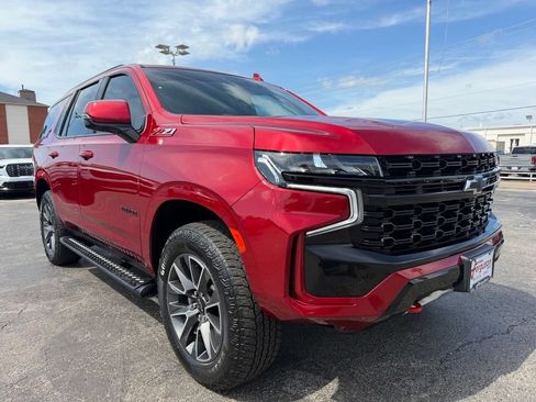 Used 2023 Chevrolet Tahoe Z71 w/ Luxury Package AWD/4WD image 4