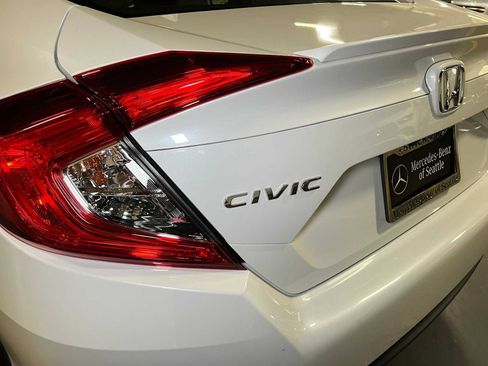 Used 2018 Honda Civic Touring image 14