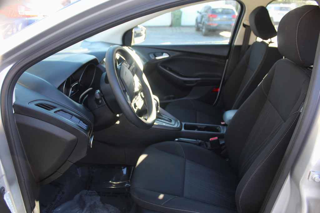 Used 2017 Ford Focus SEL FWD image 25