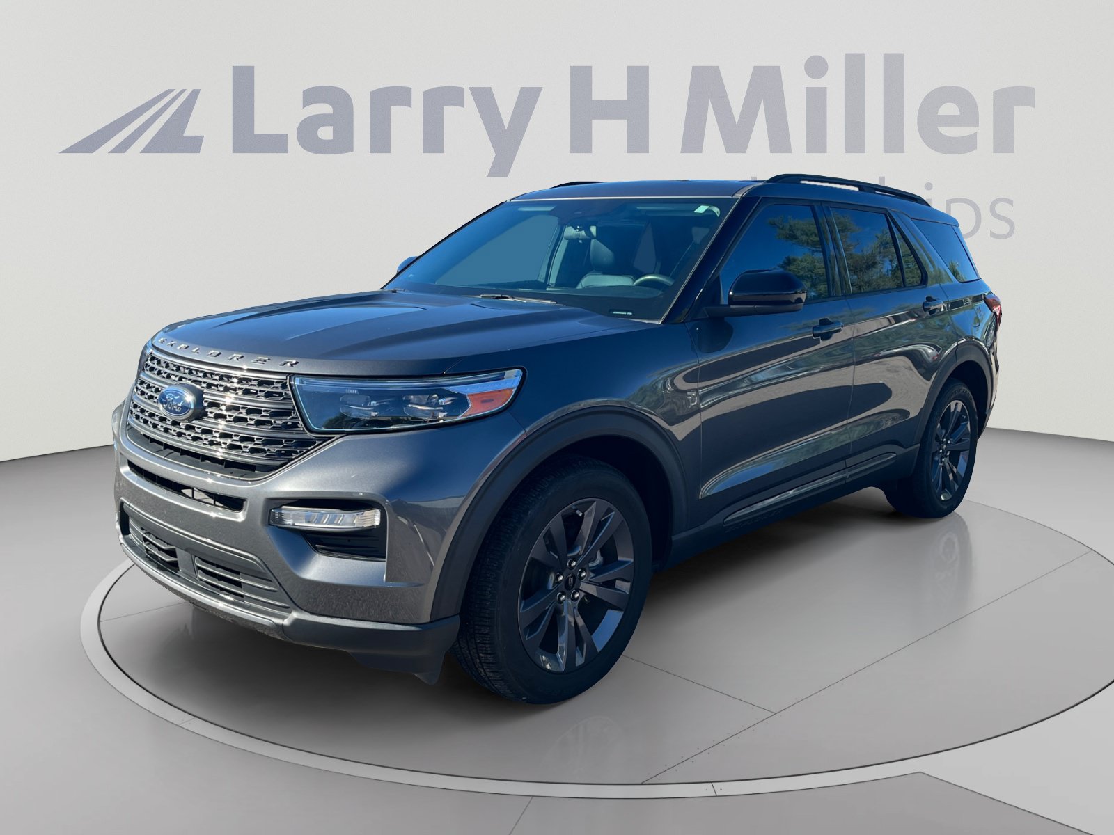 Used 2023 Ford Explorer XLT w/ Equipment Group 202A RWD image 1