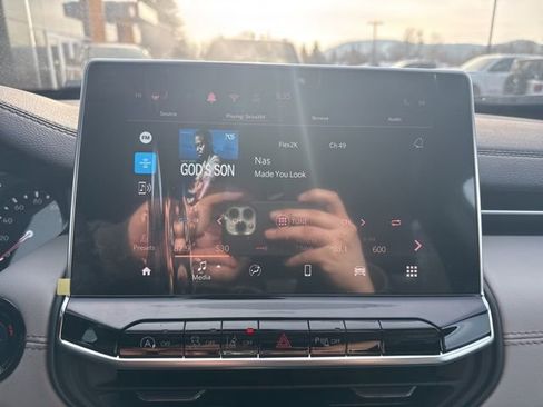 New 2026 Jeep Compass Limited image 18