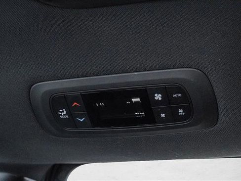 Used 2020 Chrysler Pacifica Touring-L image 19