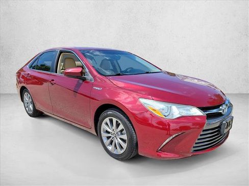Used 2016 Toyota Camry XLE FWD image 3