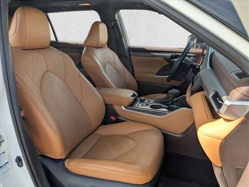 Used 2021 Toyota Highlander Platinum image 23