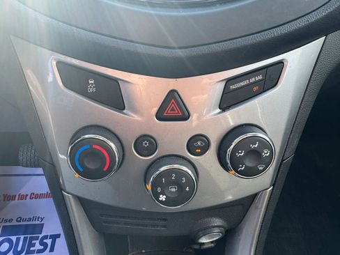 Used 2015 Chevrolet Trax LT w/ LT Sun and Sound Package AWD/4WD image 19